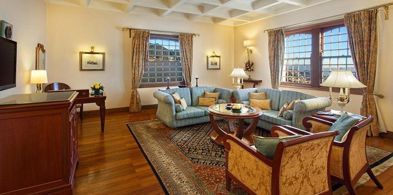Luxury Suite,1592068326:JPEG